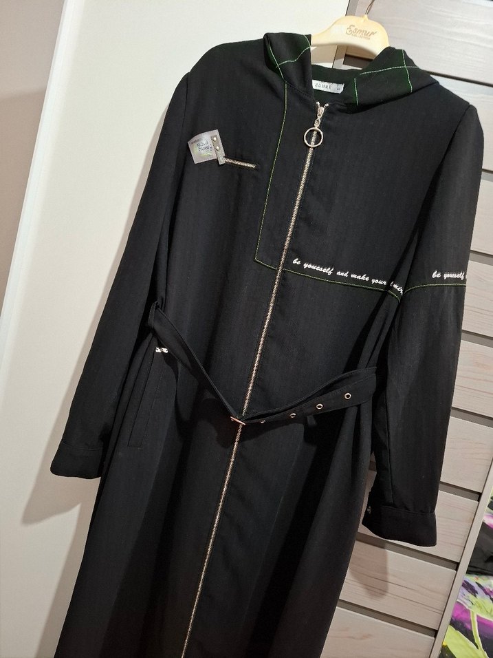 Nakışlı Siyah Kadın Uzun Kemerli Kaban - Görsel 3