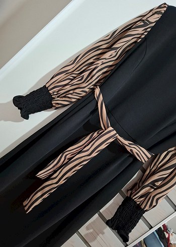 Zebra Desenli Kemerli Uzun Elbise - Görsel 5