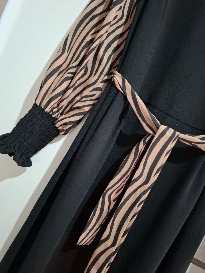 Zebra Desenli Kemerli Uzun Elbise - Görsel 4