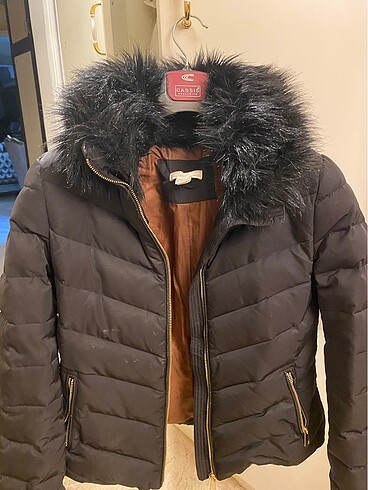 l Beden siyah Renk Yakası kürklü mont