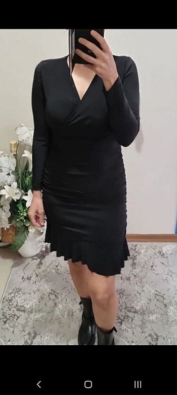 m Beden siyah Renk #ETEK UCU FIRFIRLI UZUN KOLLU ELBİSE#