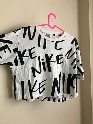 Nike crop kısa üst