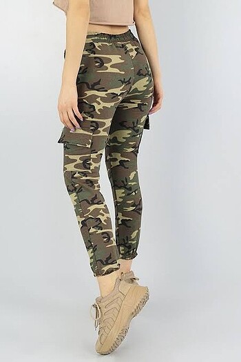 Bershka Kamuflaj pantolon