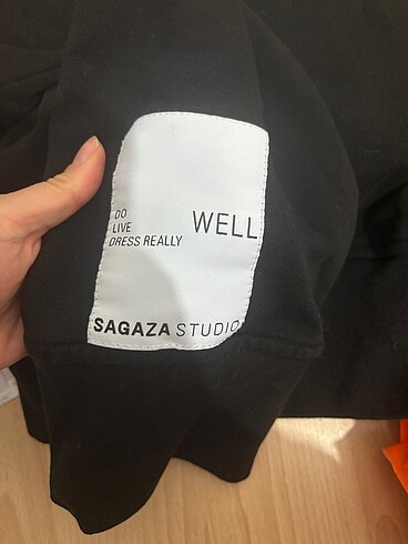 s Beden Sagaza sweat