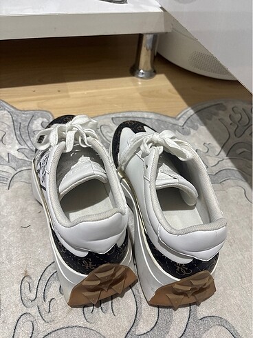 36 Beden beyaz Renk Guess spor