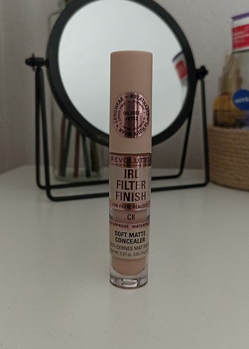 Revolution IRL Filter Finish Soft Matte Kapatıcı C8