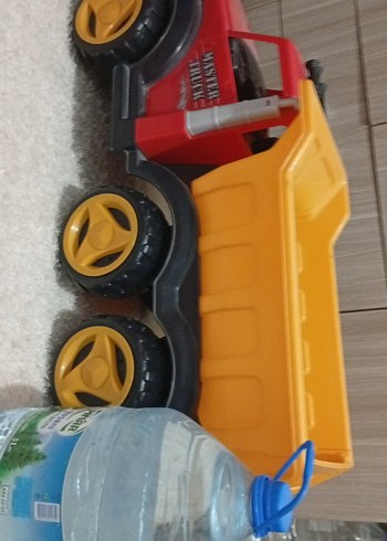 Renkli Sarı Oyuncak Kamyon
