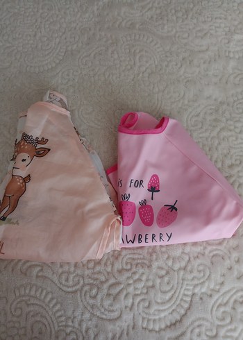 Pembe Baskılı Bebek Önlüğü