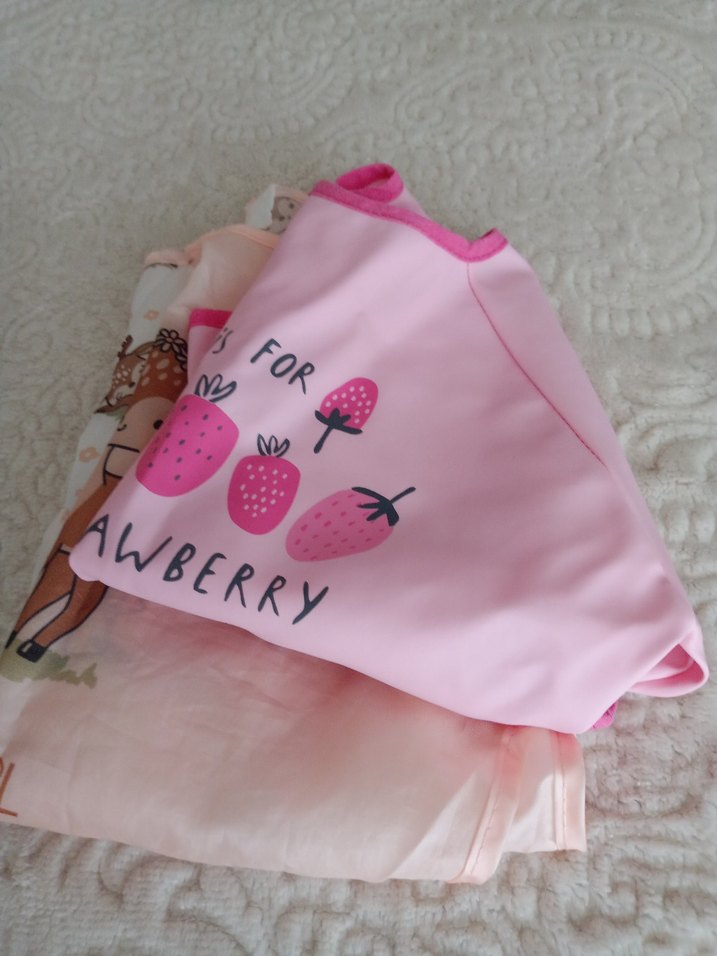 Pembe Baskılı Bebek Önlüğü - Görsel 2