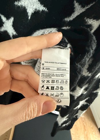 Benetton Yıldız Desenli Siyah Örgü Kazak - Görsel 4