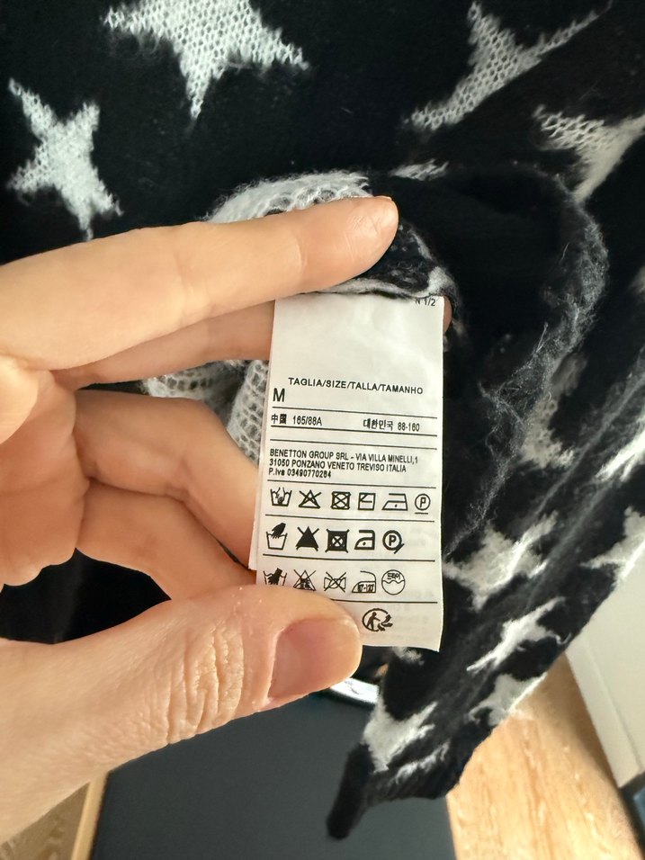 Benetton Yıldız Desenli Siyah Örgü Kazak - Görsel 4