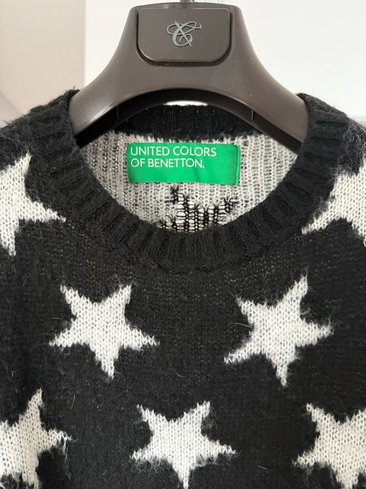 Benetton Yıldız Desenli Siyah Örgü Kazak - Görsel 2