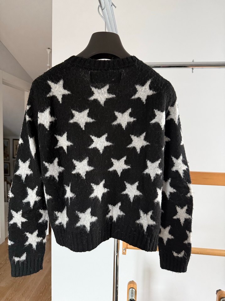 Benetton Yıldız Desenli Siyah Örgü Kazak - Görsel 5
