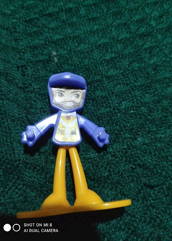 Mini Mavi Sari Kayakci Figuru
