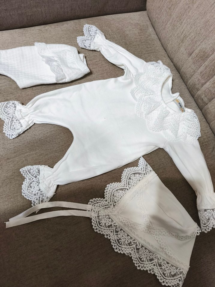 Dantelli Nakışlı Beyaz Bebek Kız Takımı - Görsel 3