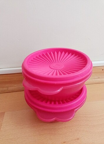 Tupperware yıldız kaplar