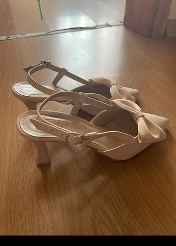 Fiyonklu Beyaz Stiletto Kadın Abiye Ayakkabı - Görsel 7