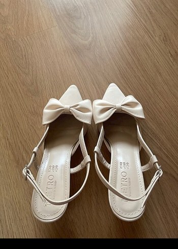 Fiyonklu Beyaz Stiletto Kadın Abiye Ayakkabı - Görsel 4