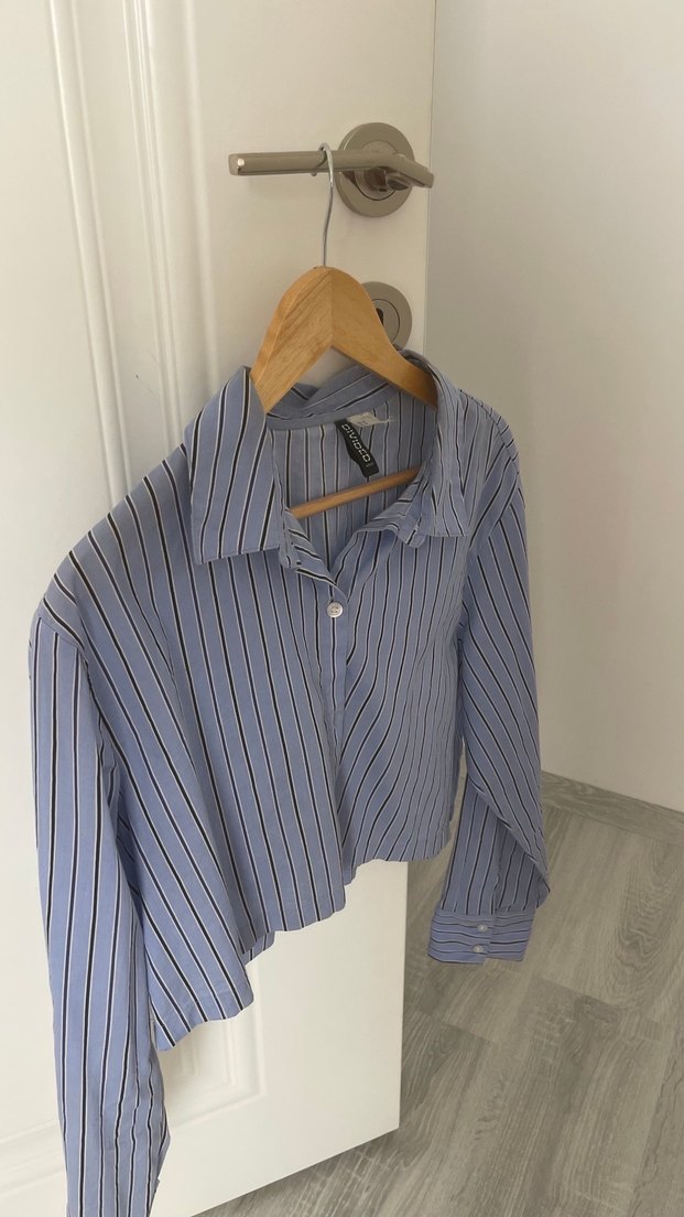 Düğmeli Uzun Kollu Mavi Kadın Gömlek - Görsel 5