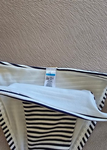 yurt dısından Newyorker Çizgili Beyaz Bağcıklı Bikini Altı - Görsel 2