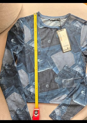 yurt dısından Newyorker Gri Baskılı Denim Görünümlü Kadın Bluz - Görsel 2