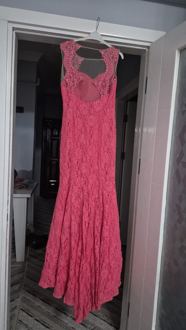 Fuşya Rengi Taş İşlemeli Balık Model Dantelli Abiye Elbise - Görsel 4