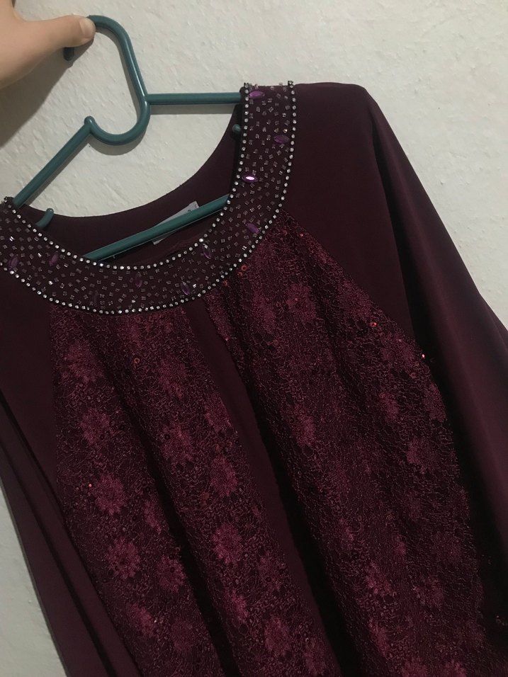 Bordo Dantel Detaylı Taş İşlemeli Tesettür Abiye - Görsel 4