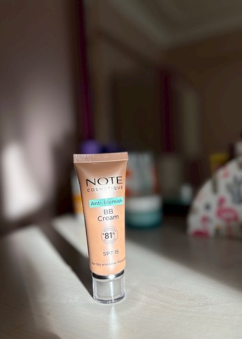Note Anti-Blemish BB Krem SPF 15 - 02