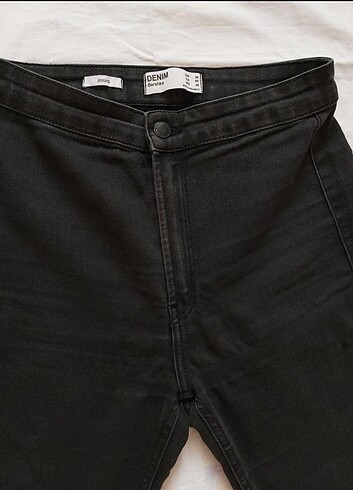 BERSHKA JEAN
