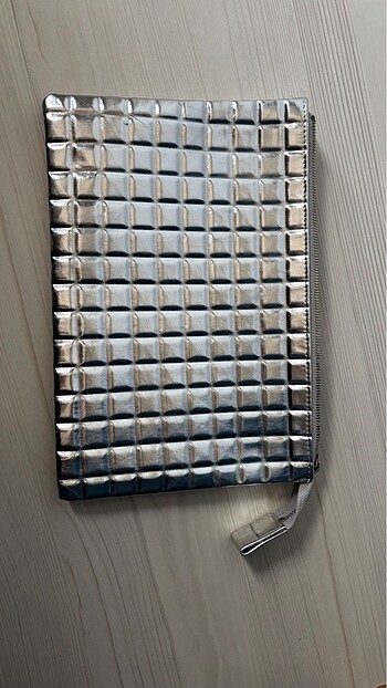 Lame kapitone clutch