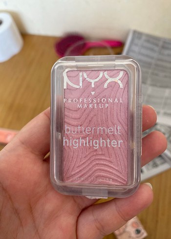 NYX Buttermelt Aydınlatıcı