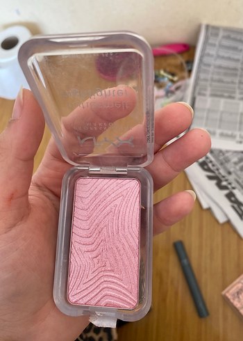 Beden NYX Buttermelt Aydınlatıcı