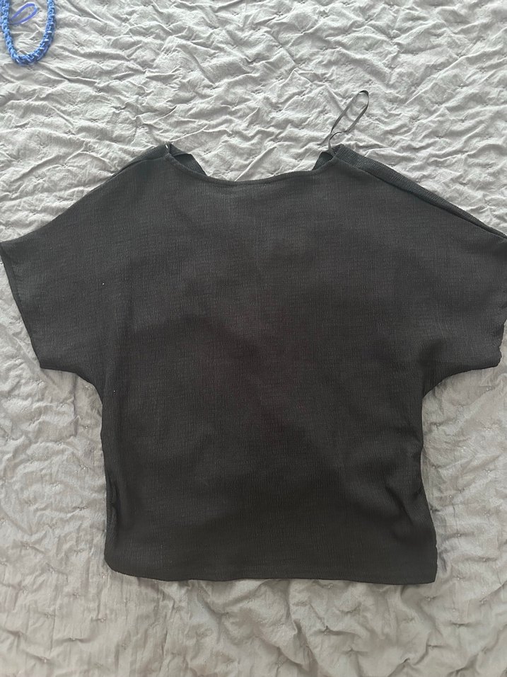 Siyah V Yaka Keten Kısa Kollu Bluz - Görsel 2