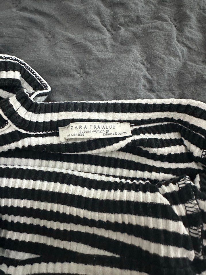 Siyah beyaz çizgi Desenli Kısa Kollu boyun detaylı kayık yakablu - Görsel 3