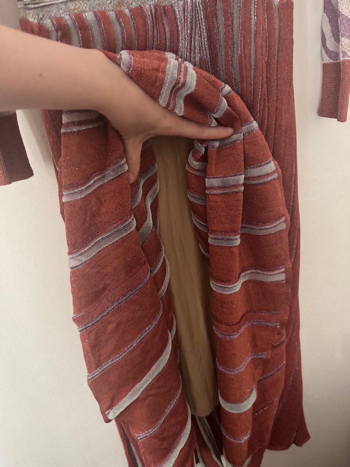 Uzun Kollu Zebra Desenli Pliseli Uzun Elbise - Görsel 4