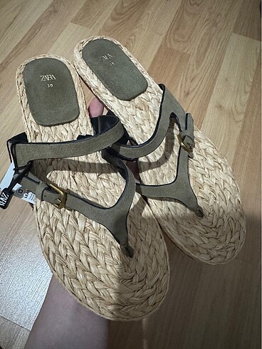 Zara toka detaylı deri terlik - Görsel 5