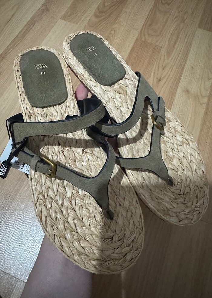 Zara toka detaylı deri terlik - Görsel 5