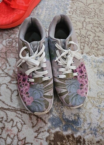 Adidas spor ayakkabi 