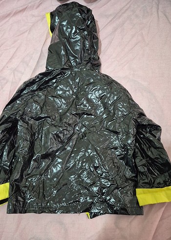 Sarı Kapüşonlu Erkek Çocuk Yağmurluk - Görsel 2