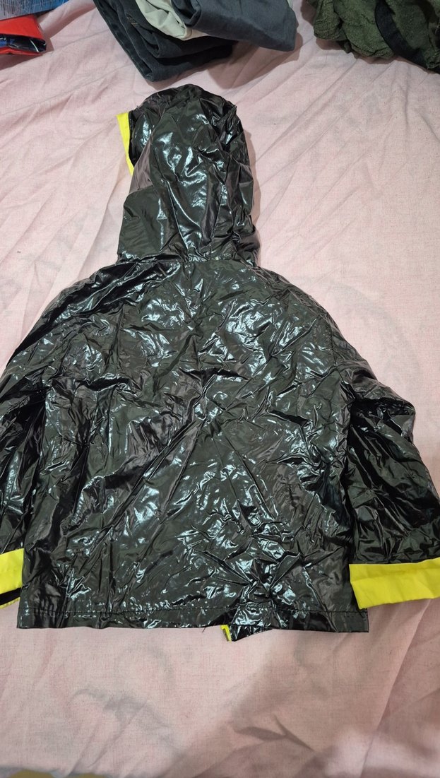 Sarı Kapüşonlu Erkek Çocuk Yağmurluk - Görsel 2