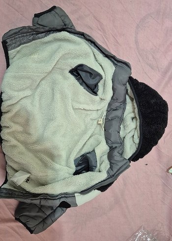 Nakışlı Gri Kürklü Erkek Çocuk Mont - Görsel 3