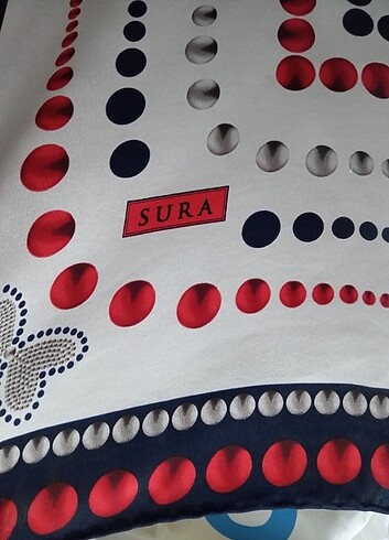 Armine Sura İpek eşarp