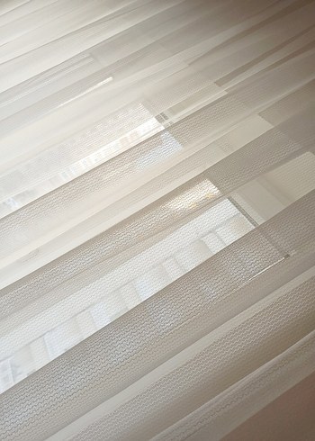 2.45 eninde 2 65 yüksekliğinde pilesiz düz olarak dikilmiştir - Görsel 4