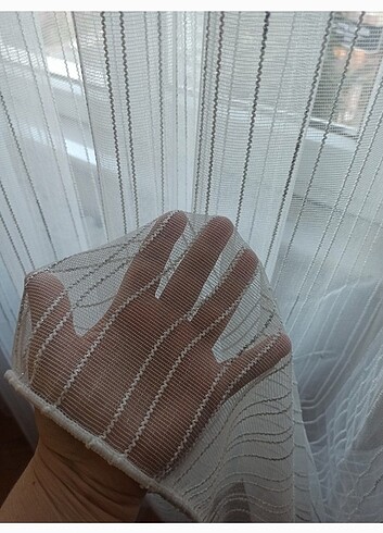 Beden ten rengi Renk 3.40 eninde 2.65 yüksekliğinde orta sıklıkta pileli perde