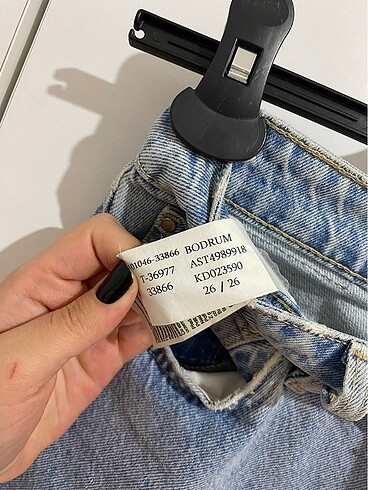 26 Beden mavi Renk Mavi kapri jean