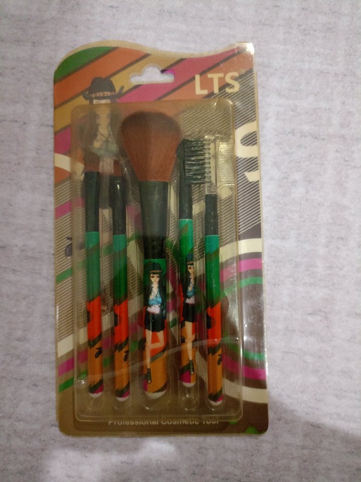 Renkli Makyaj Fırçaları ve Profesyonel Bakım Seti - Görsel 2