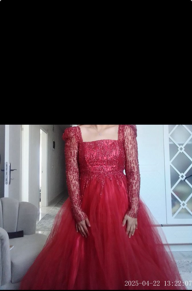 Kırmızı İşlemeli Uzun Kollu kare yaka nişan elbisesi - Görsel 2