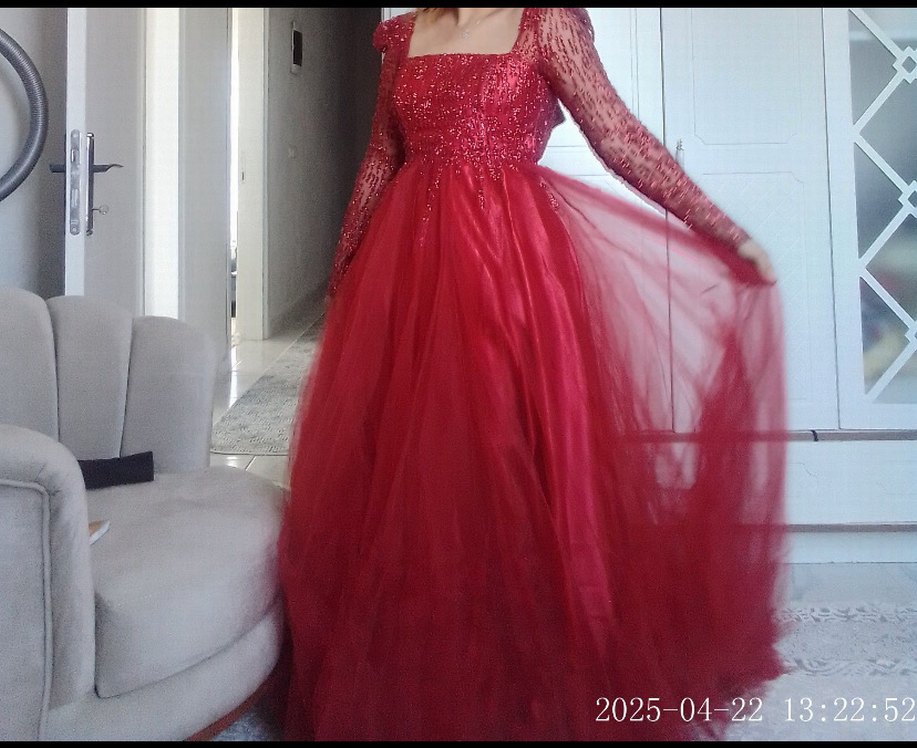 Kırmızı İşlemeli Uzun Kollu kare yaka nişan elbisesi - Görsel 4