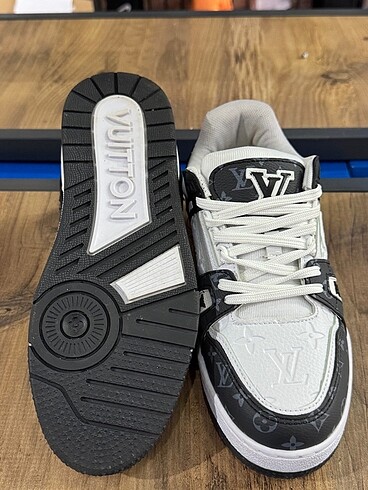 44 Beden siyah Renk Louis Vuitton Trainers