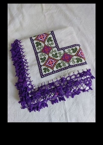 139x144 ölçüsünde el işlemesi sorunsuz masa örtüsü